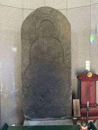 写真:石造線刻地蔵菩薩坐像