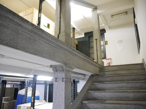 写真:旧三井文庫第二書庫内部2