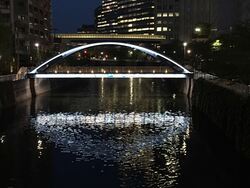 写真：鈴懸歩道橋（ホワイト）