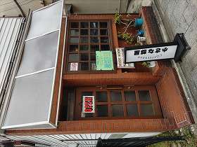 写真：小さな部屋外観