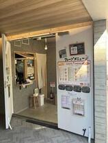 写真:Nagi Crepe店先2