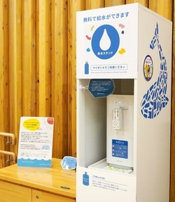 写真：エコルとごし給水機