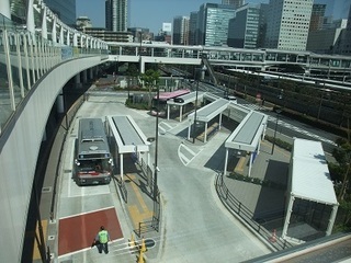 写真:バスターミナル夢さんばし側風景