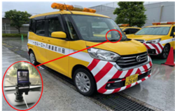 写真：スマートフォンを搭載したパトロール車