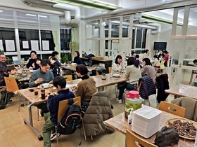 写真:黒うさぎでにぎわいの様子