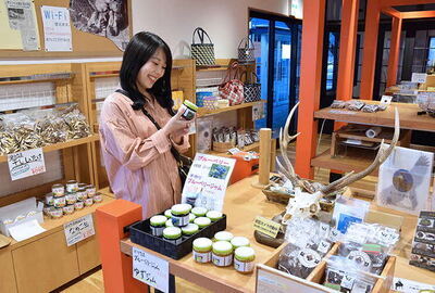 写真:南アルプスプラザ物販店内