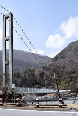 写真:奈良田湖 吊り橋