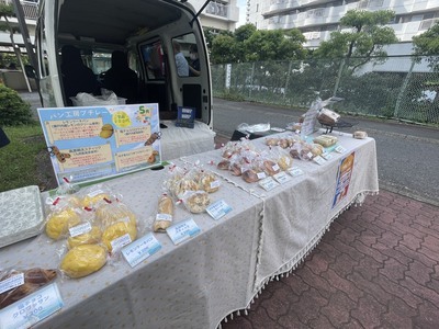 写真:都営住宅敷地における移動販売の様子2