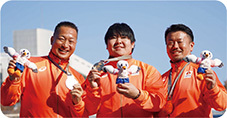 写真：ハンマー投げ選手3名の様子