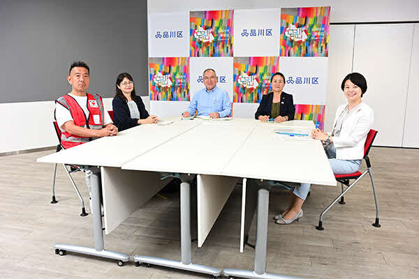 写真:区長ほか座談会の様子