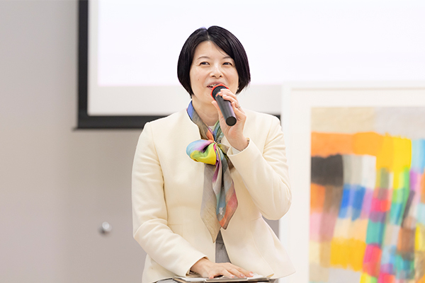 写真：品川区長が話している様子