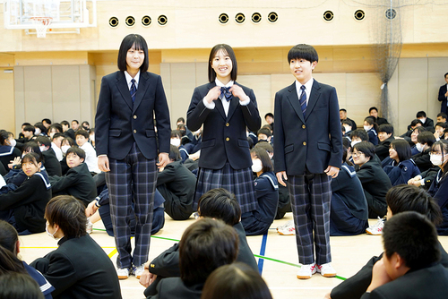 写真:ジェンダー制服の様子