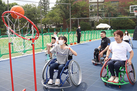 写真:車いすバスケの様子