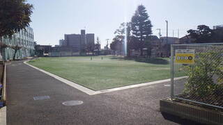 写真：大井第一小学校人工芝生校庭