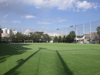 写真：荏原平塚学園人工芝生校庭