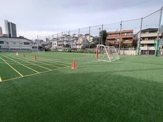 写真：第三日野小学校人工芝生校庭
