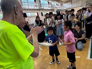 写真:ボッチャ大会表彰式