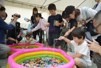 写真：お菓子釣り
