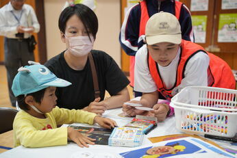 写真：体験を実施する子どもコーナー2