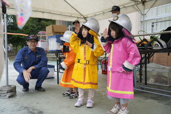 写真：消防署による消火器体験ブース