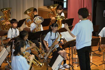 写真：芳水小学校金管バンド