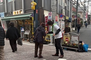 写真:配布街頭キャンペーン とごしぎんざ3