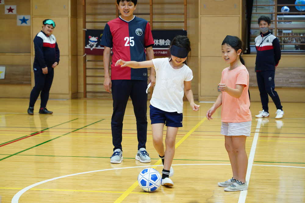 ブラインドサッカー体験会風景の写真