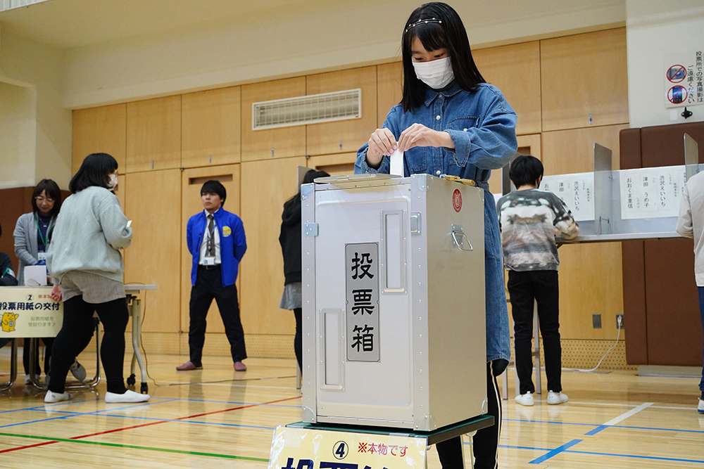 投票風景と記帳台の画像