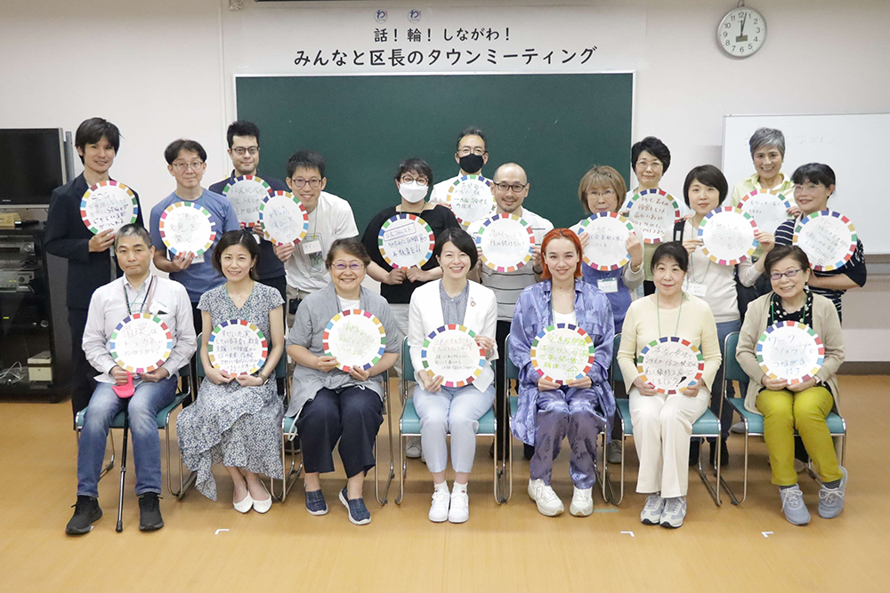 タウンミーティング参加者で記念撮影