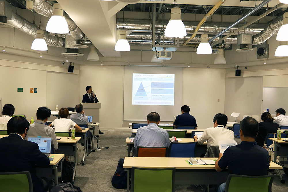 講座中の会場の画像