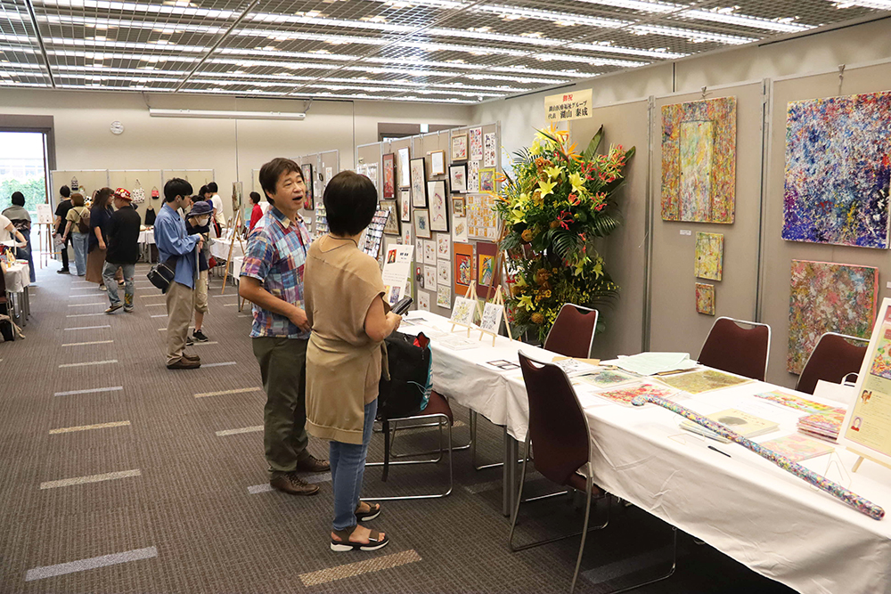 品川アーティスト展会場広めの画像