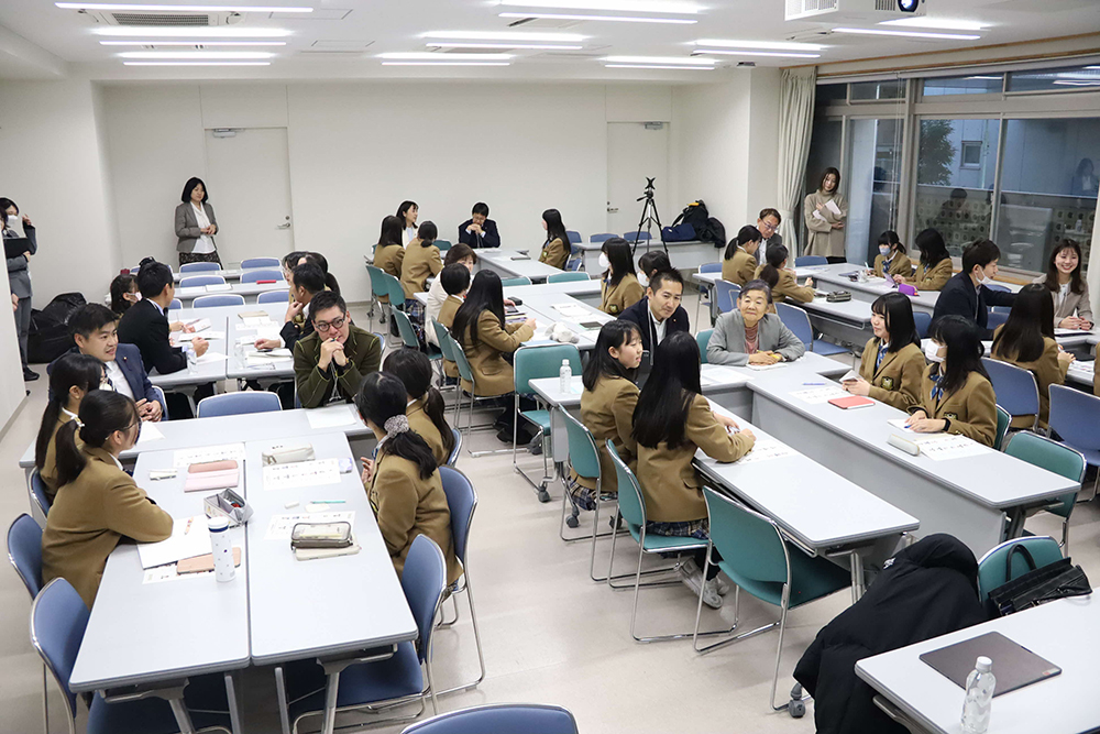 議員と品川女子学院生徒の意見交換広めの画像