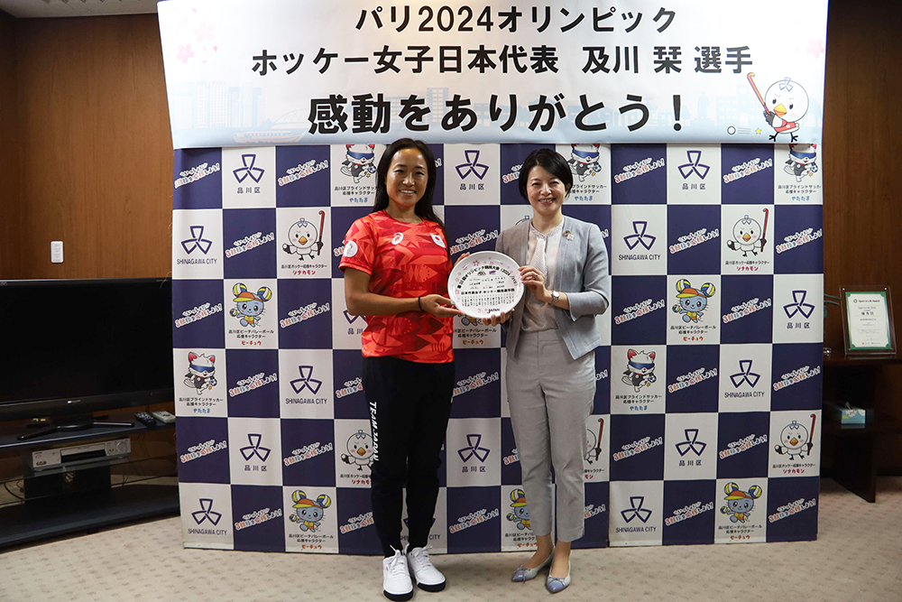 森沢区長と及川栞選手の写真