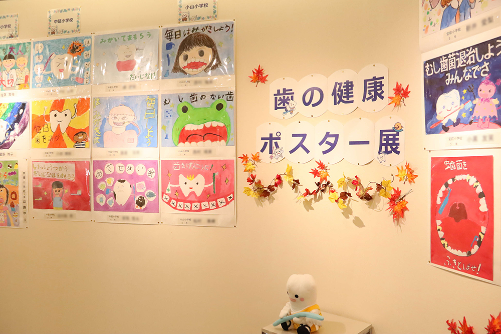 ポスター展タイトルと作品の画像