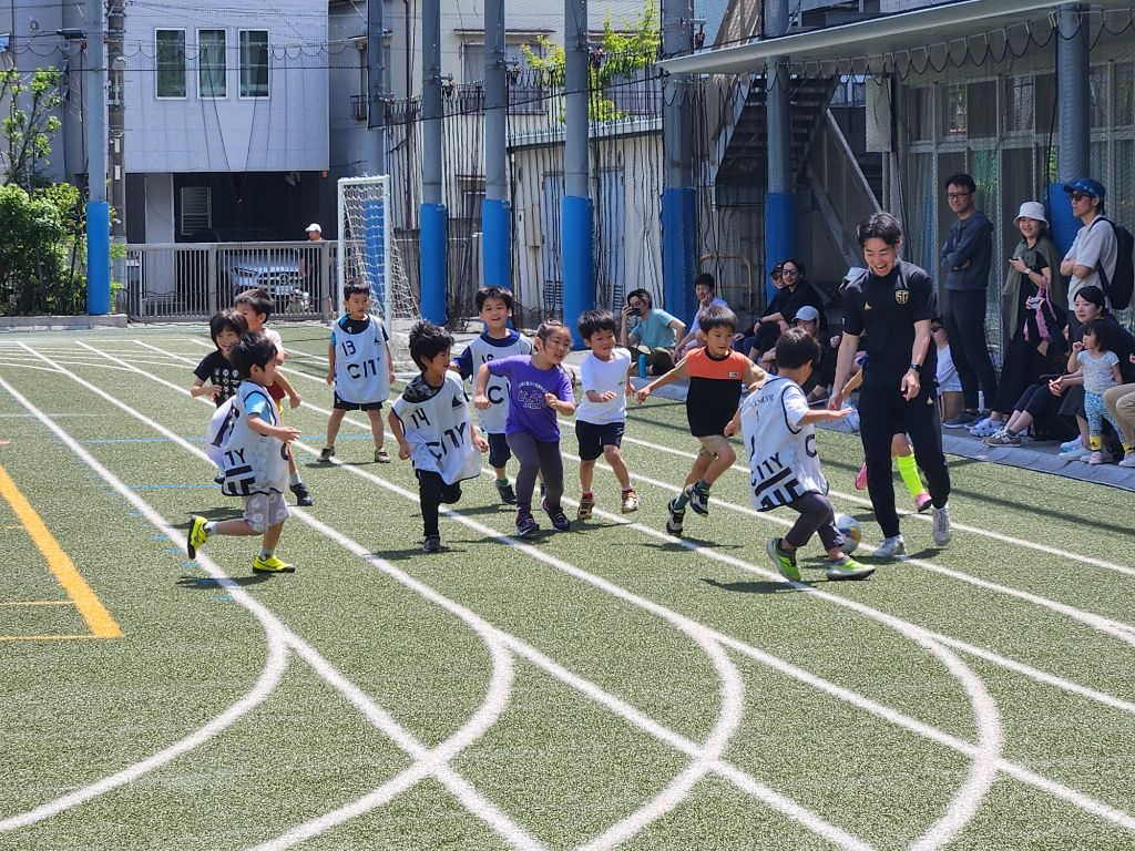 掲載画像1（フットサル）【8月18日＆9月15日実施】プロスポーツ連携事業　フットサル＆バスケットボール教室