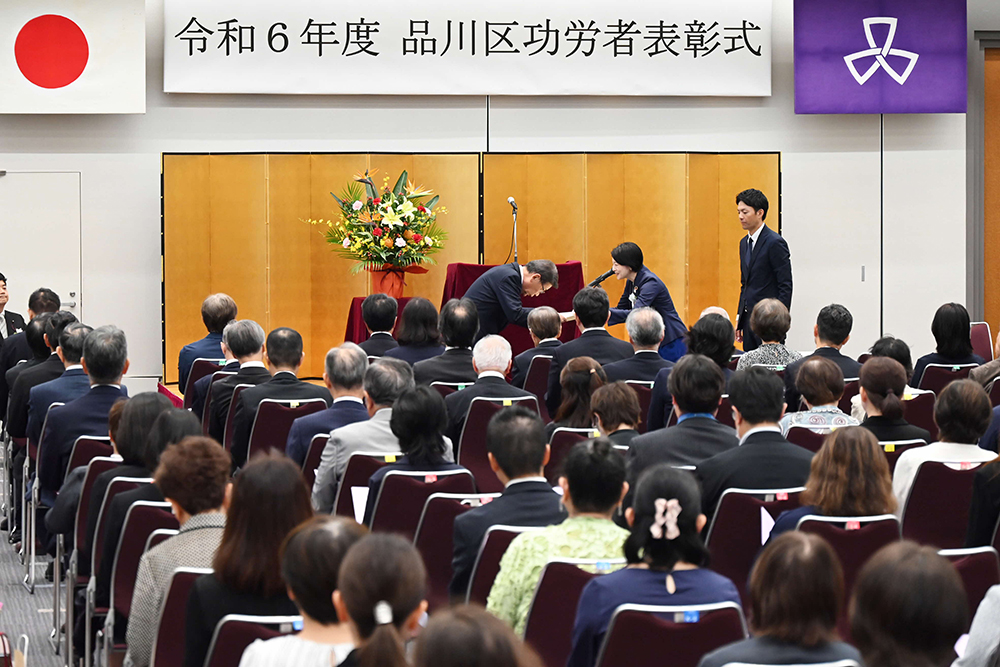 功労者表彰式全体画像　後ろから