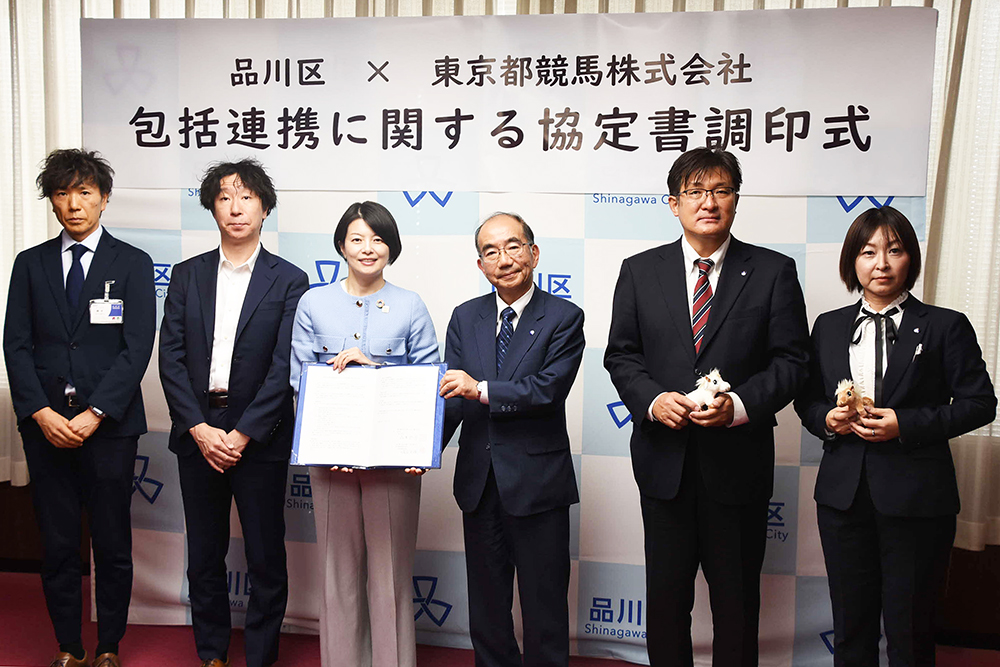 出席者全員での記念撮影