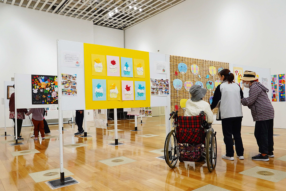 障害者作品展全体画像