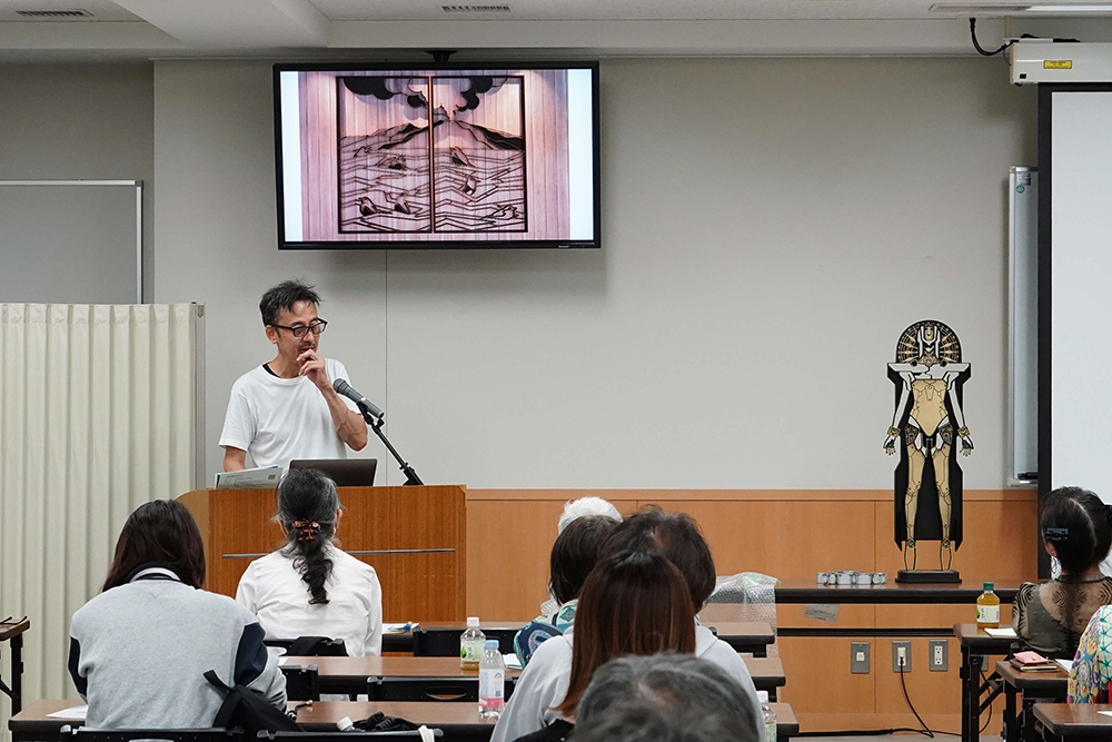 講師が説明している写真