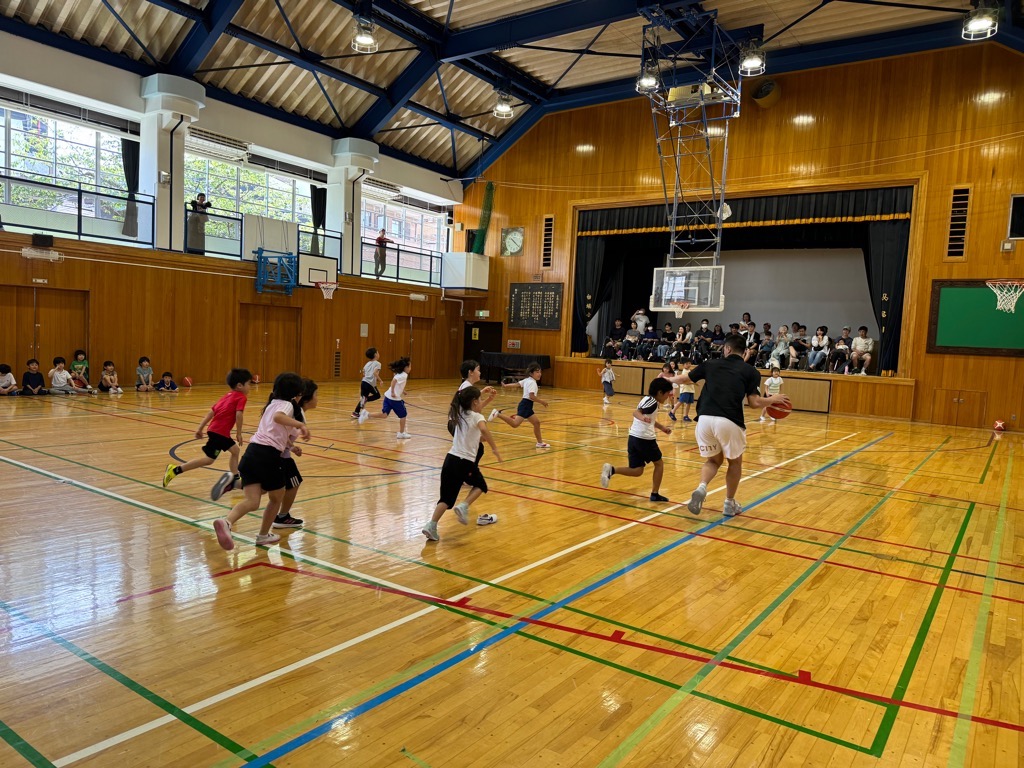 掲載画像2（バスケ）【8月18日＆9月15日実施】プロスポーツ連携事業　フットサル＆バスケットボール教室