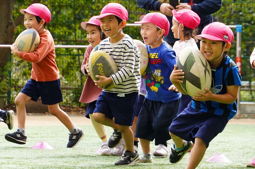 ラグビーをプレーしている様子の写真