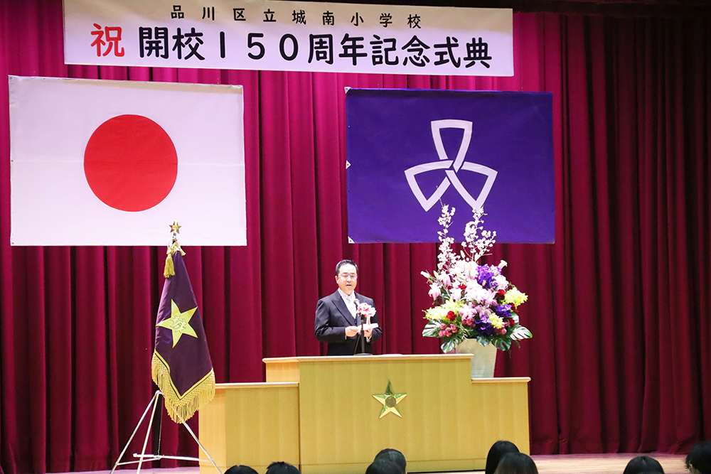 話をする城南小学校校長の画像