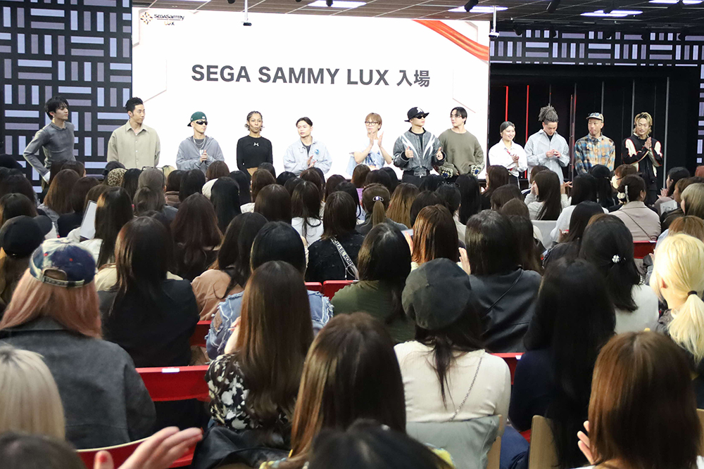 ファンミーティングでメンバー全員がそろったSEGA SAMMY LUXの画像