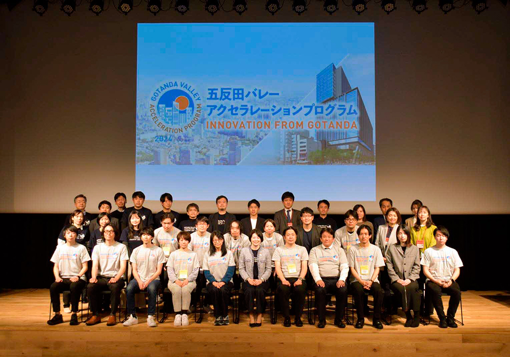 登壇者の集合写真