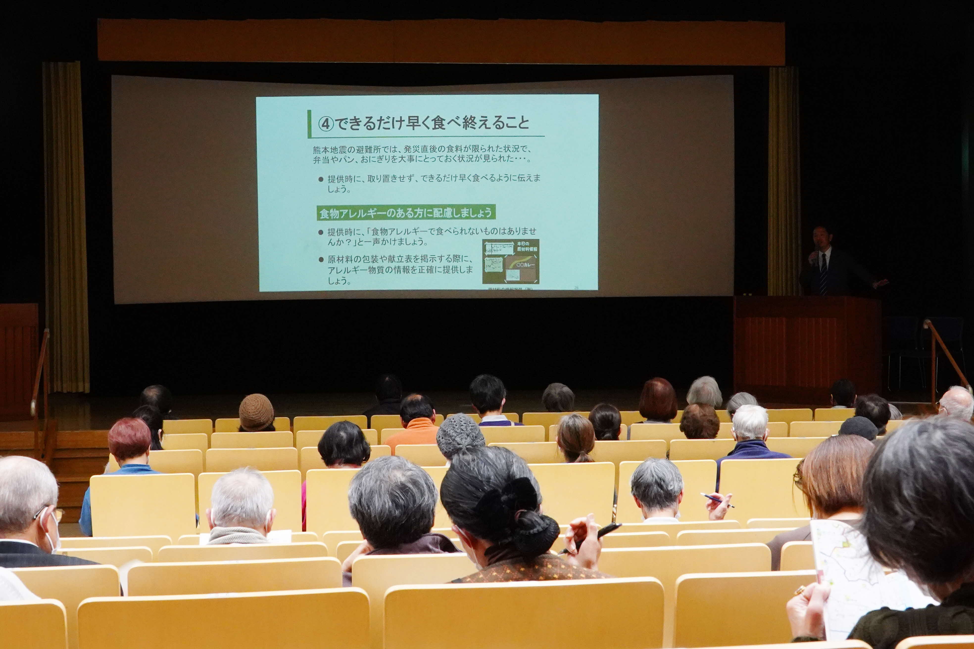 講習会全体画像　後方から