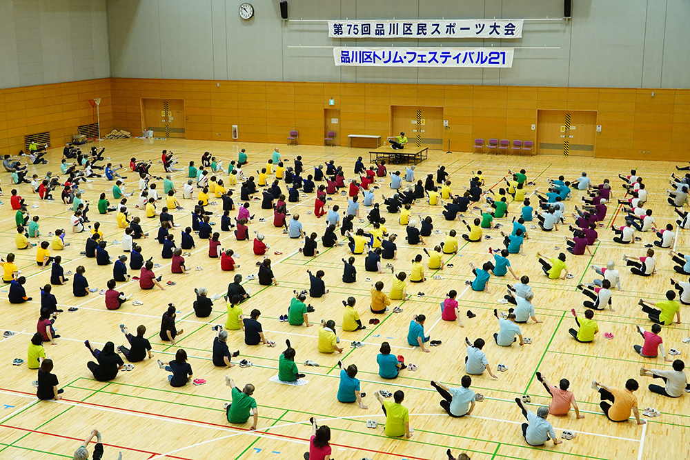トリム体操の様子　遠目から