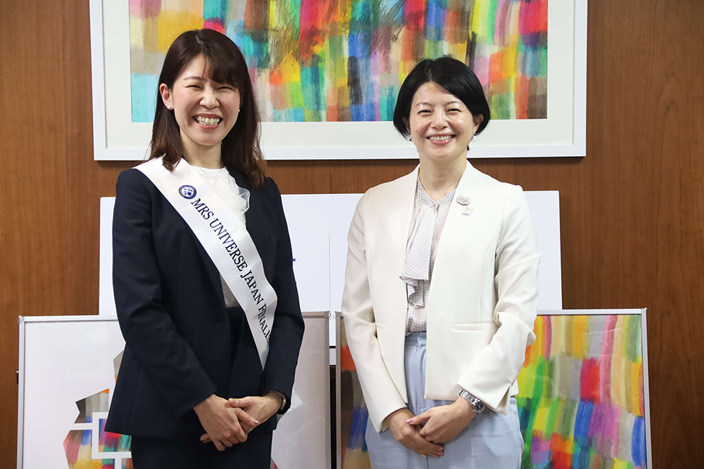 森澤区長と中山さんで記念撮影する画像