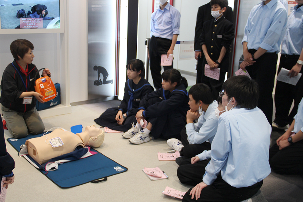 AEDの使い方について説明
