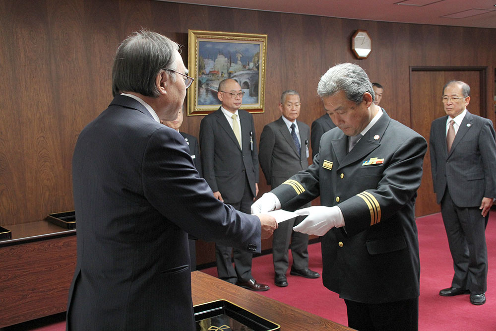 新たに就任した鴨川大井消防団長