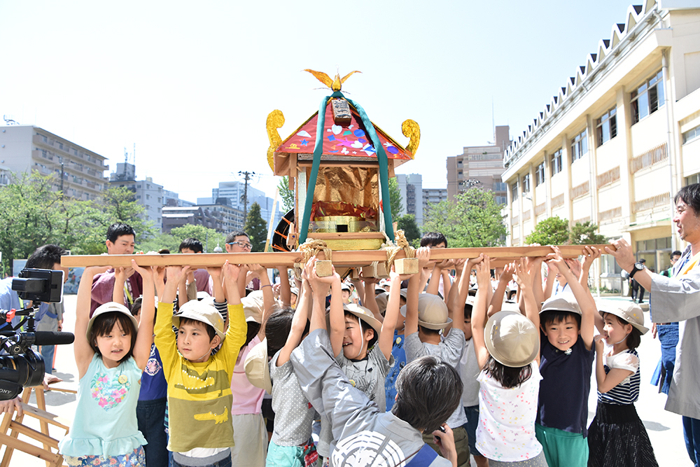 神輿上げの様子